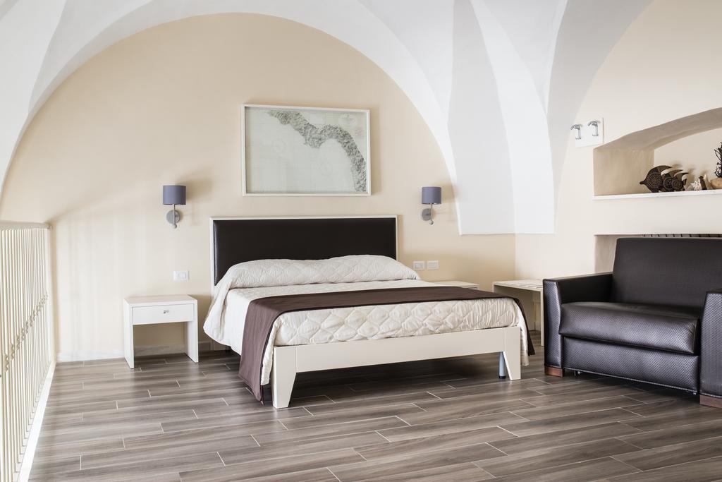 Guest house Faro Bianco - &