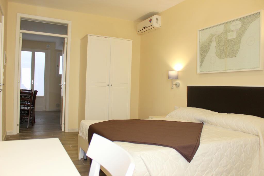 Guest house Faro Bianco - & 3*