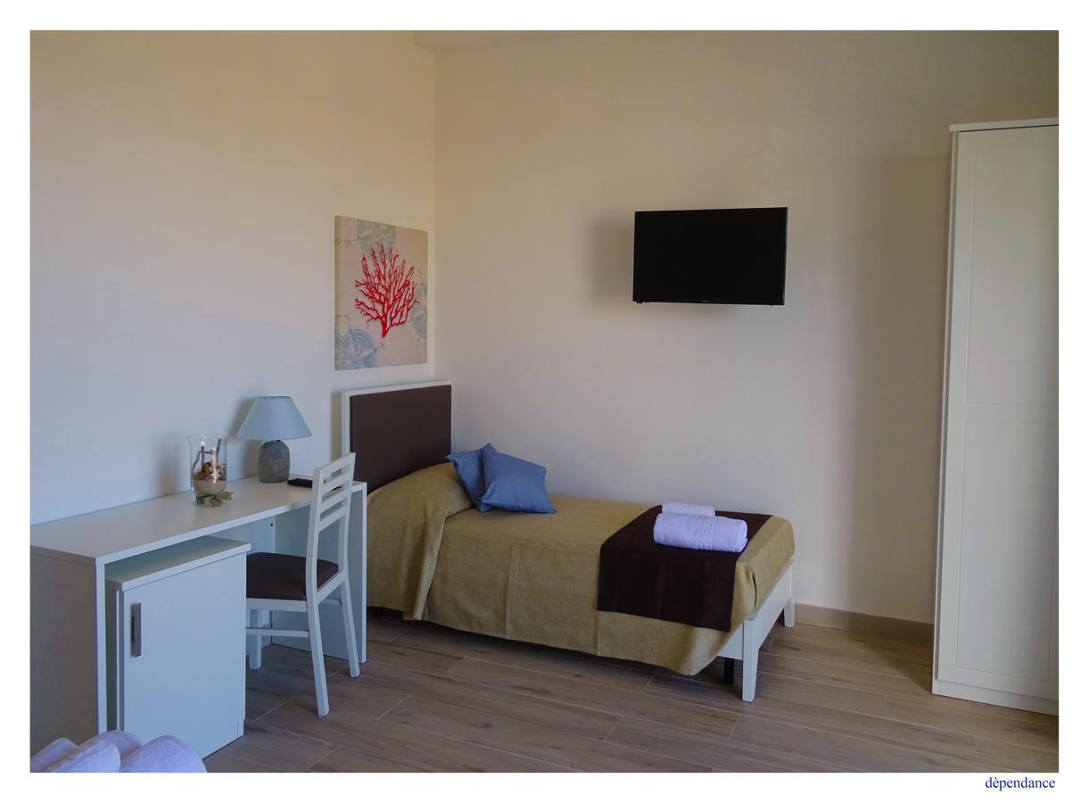 Guest house Faro Bianco - &