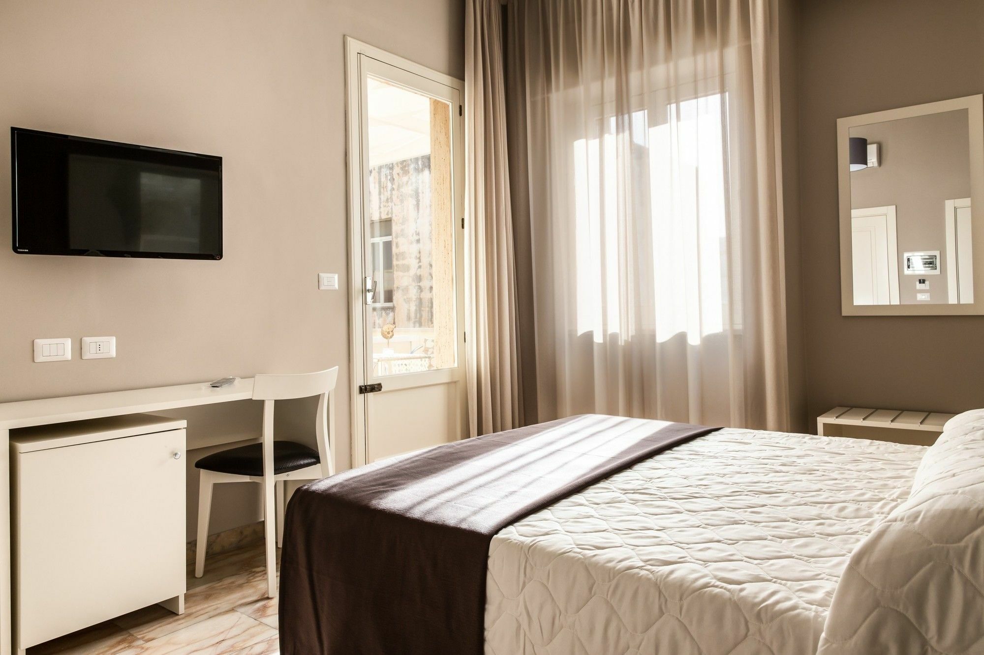 Guest house Faro Bianco - & 3*